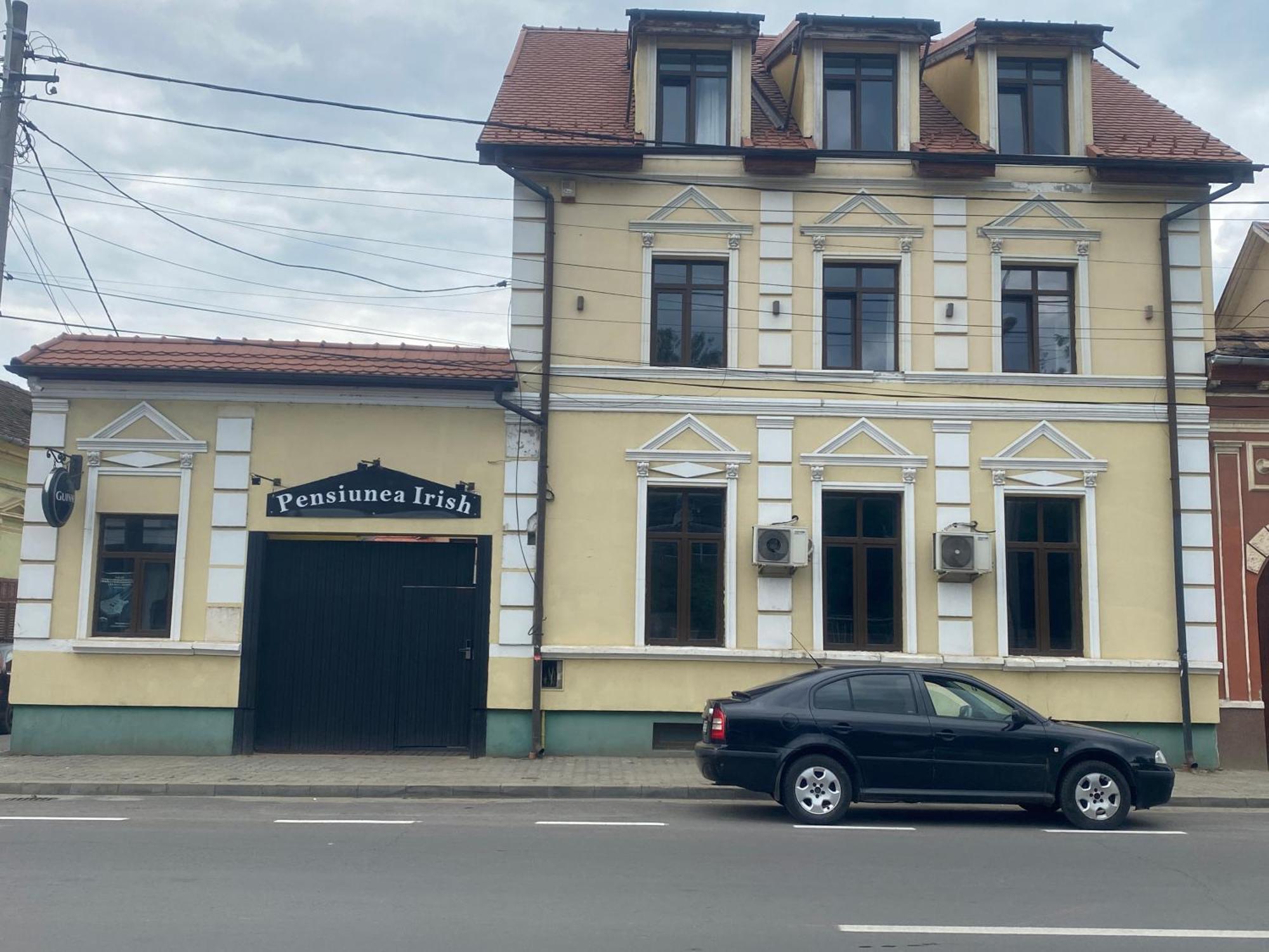 Pensiunea Irish Mediaş Buitenkant foto